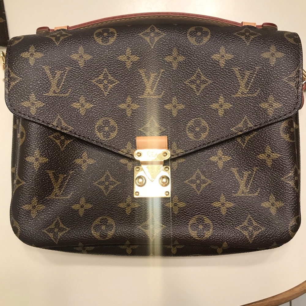 Louis Vuitton Pochette Metis